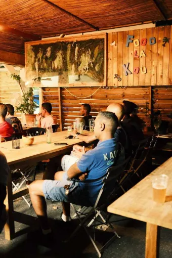 Diffusion de match pour la Ligue des Champions à Saint-Denis , Saint-Denis, Food La Kour